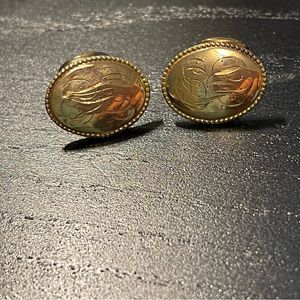 Vintage Gold tone metal cuff links from Italy